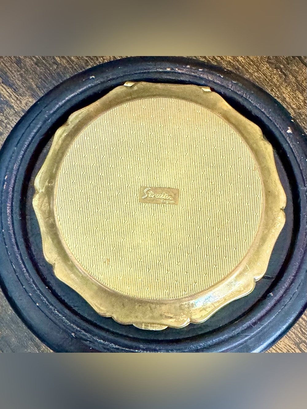 Vintage Hand-Painted Stratton Mirror Compact - Picture 11 of 14